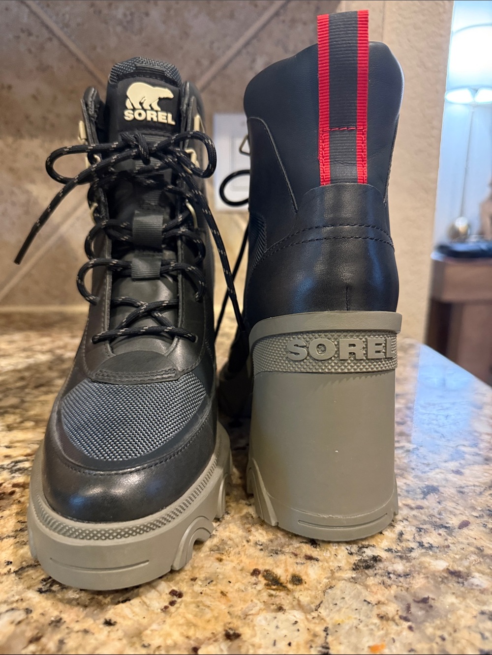 SOREL WOMENS Waterproof Lace-Up Boots size 8.5